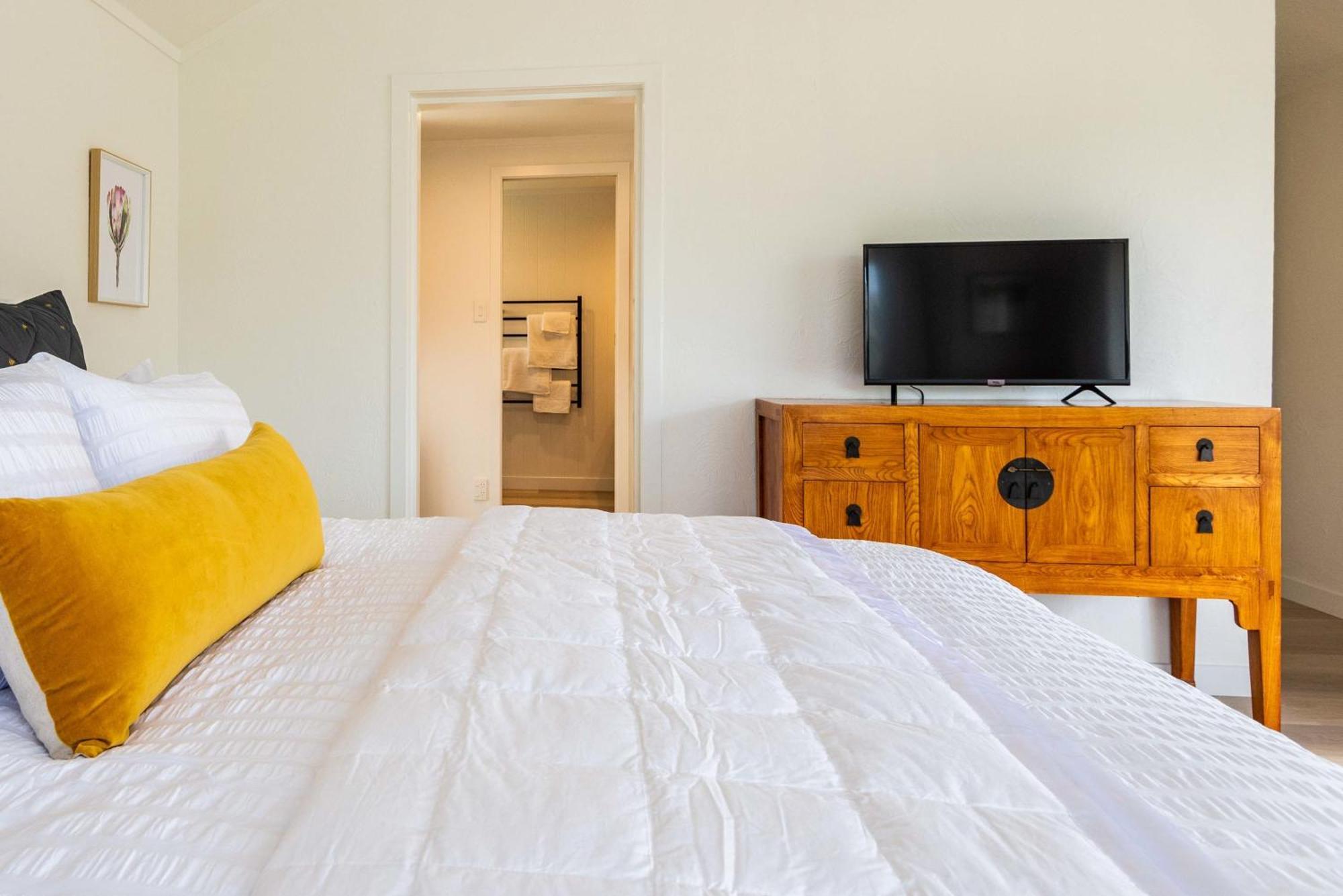 Spacious, Breezy Studio Apartment, Moments From Downtown And Beach Mount Maunganui Exteriör bild